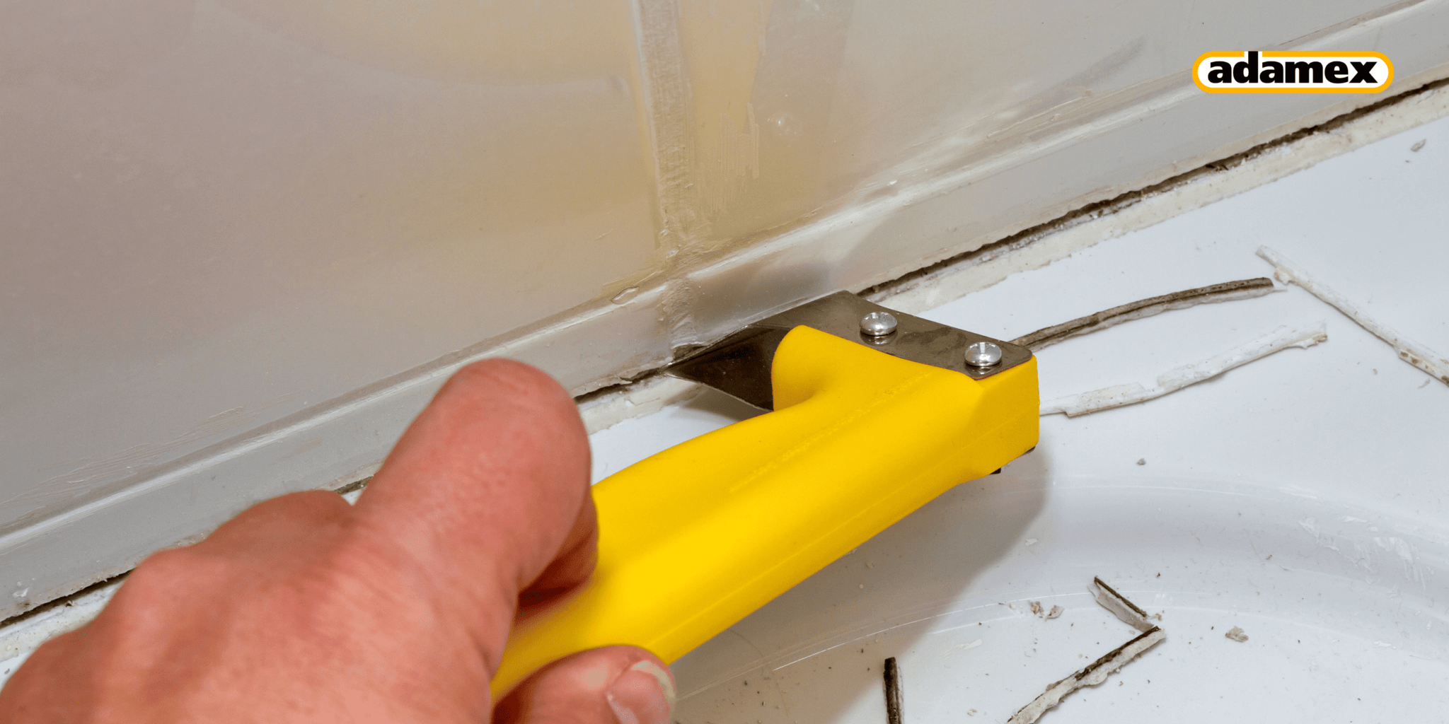 Jak skutecznie usunąć silikon z szyb, płytek i kafelek – praktyczny poradnik krok po kroku