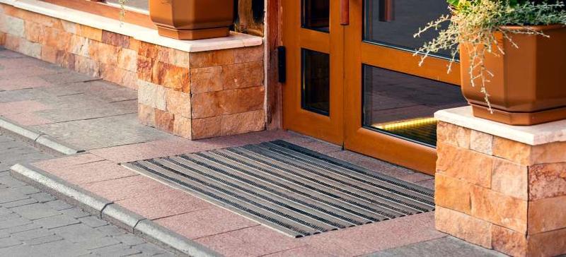 Bezpieczeństwo i wycieraczki w przestrzeni publicznej