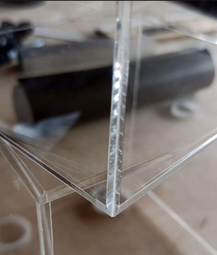 Narzędzia i materiały do klejenia plexi