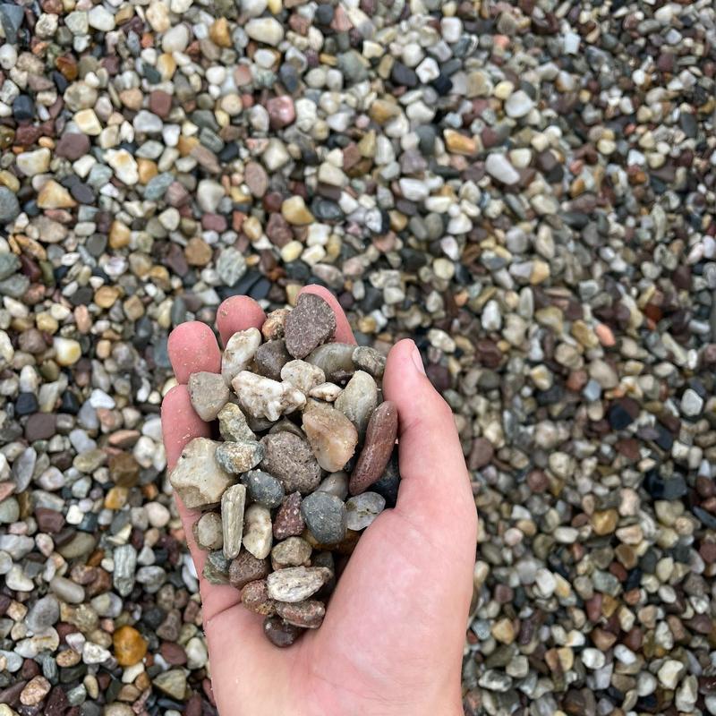 Ile zapłacisz za tonę żwiru płukanego? Sprawdź ceny w różnych województwach!