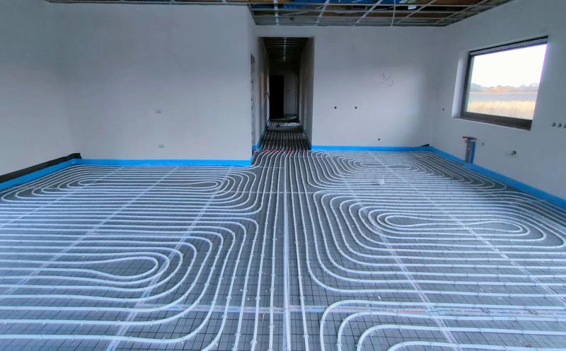 Jak wybrać najlepszy sposób ogrzewania podłogowego pod płytki?