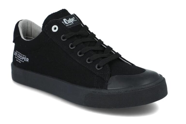 Jak dbać o białe trampki, by uniknąć żółknięcia i zniszczeń?