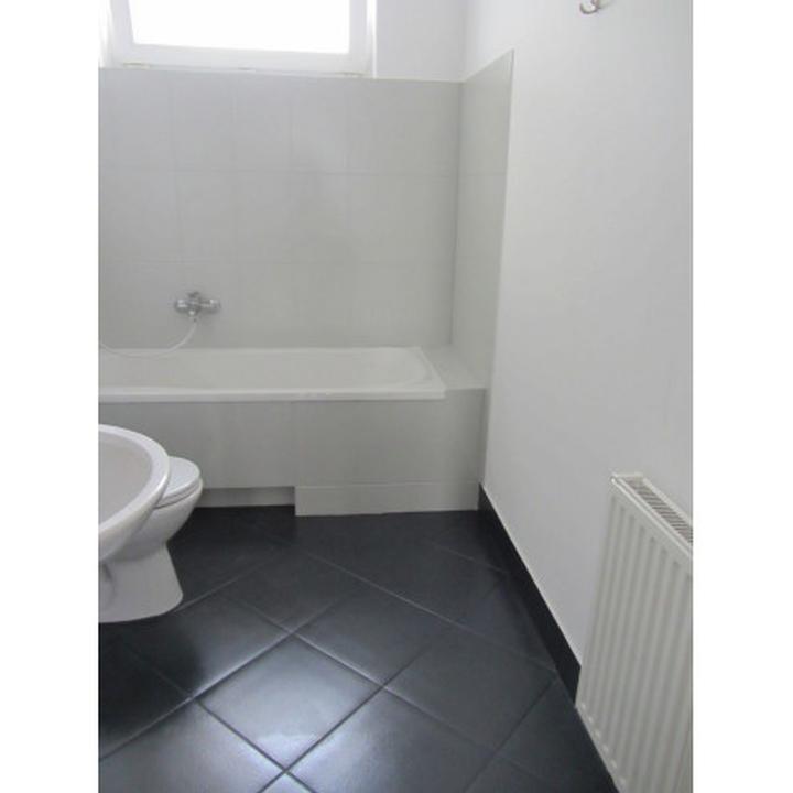 Malowanie płytek w łazience