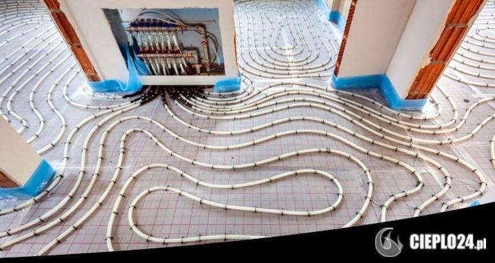 Wybór podłogi do salonu z ogrzewaniem podłogowym