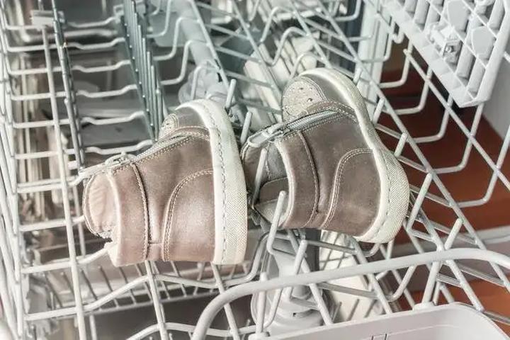Pranie butów w zmywarce