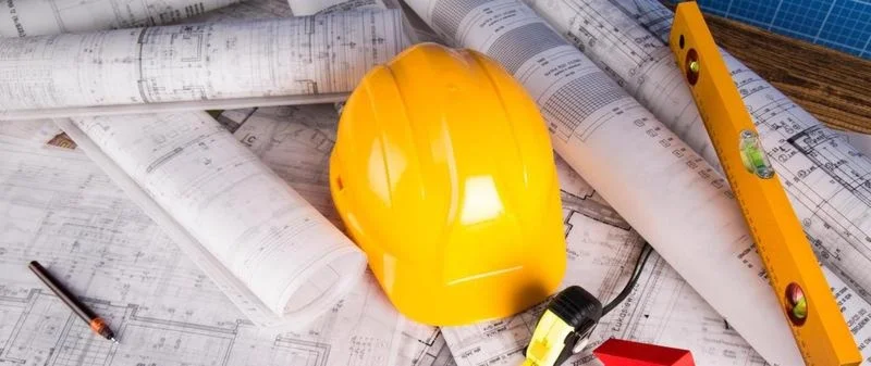Jak skutecznie wybrać firmę budowlaną rekomendowaną przez znajomych?