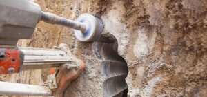Odkryj podstawowe metody odwiertów w betonie: skuteczne techniki i porady