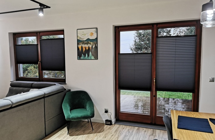 Dlaczego warto wybrać plisy na wymiar online? Wygoda i perfekcyjne dopasowanie