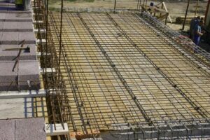 Jak prawidłowo zbroić strop od góry i od dołu: technika i zasady